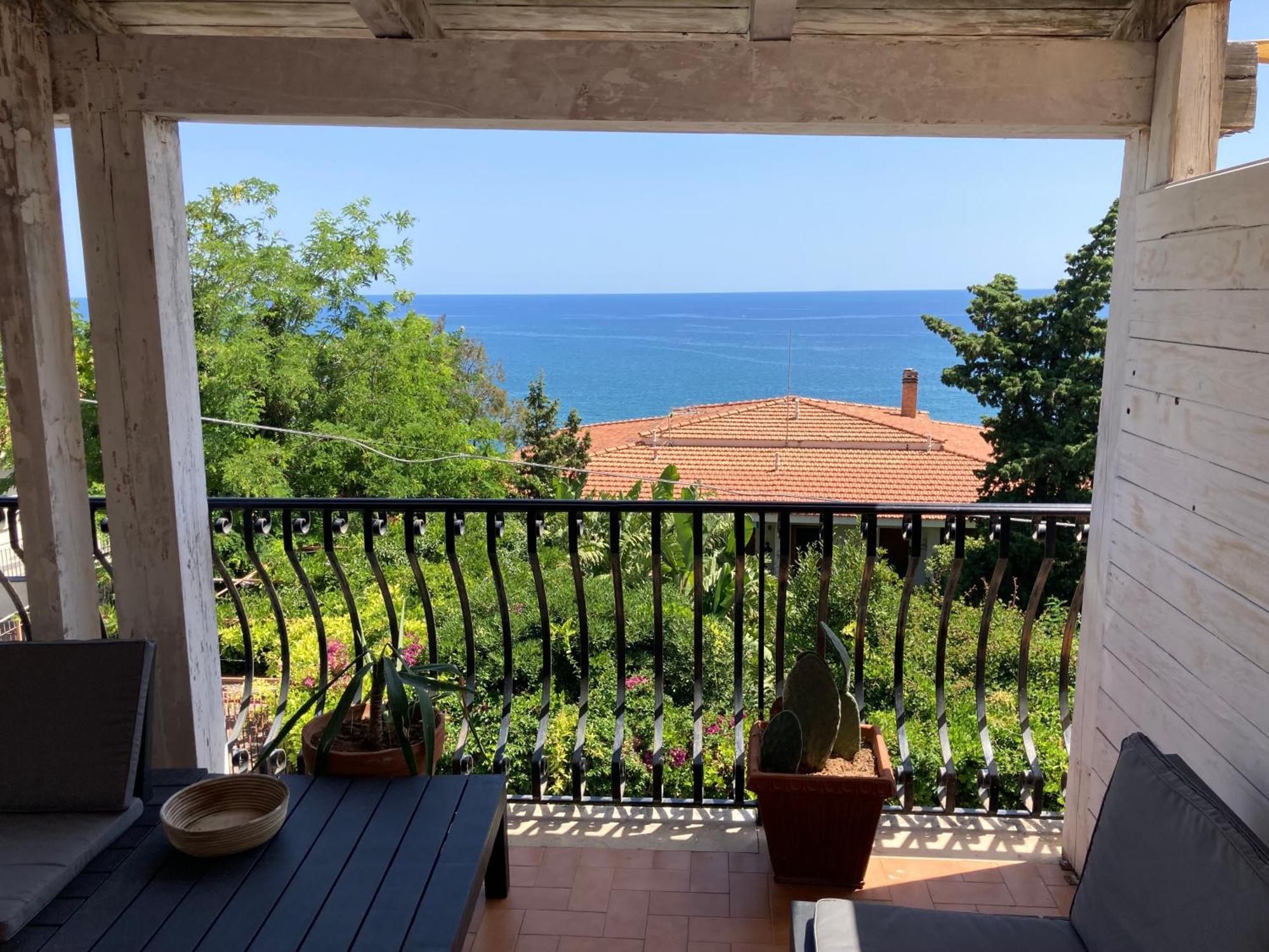 Villa Flore - Penthouse - Apartment In Villa كاستلداتشا المظهر الخارجي الصورة